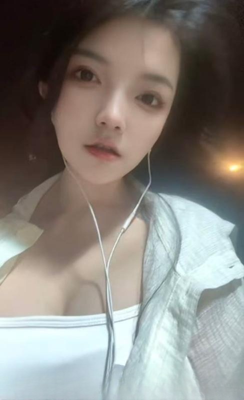 火辣大胸风情靓妹 图 3