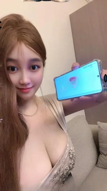 漂亮大胸御姐 图 2