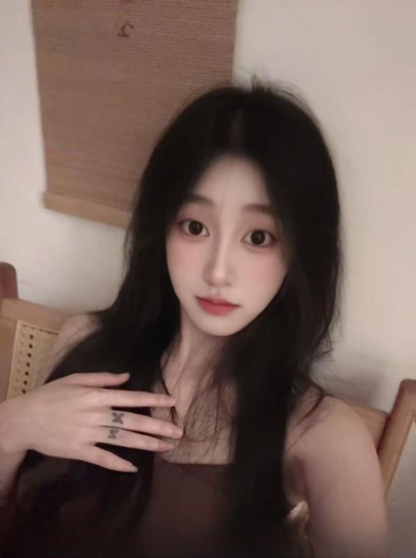 江岸清纯可爱美少女
