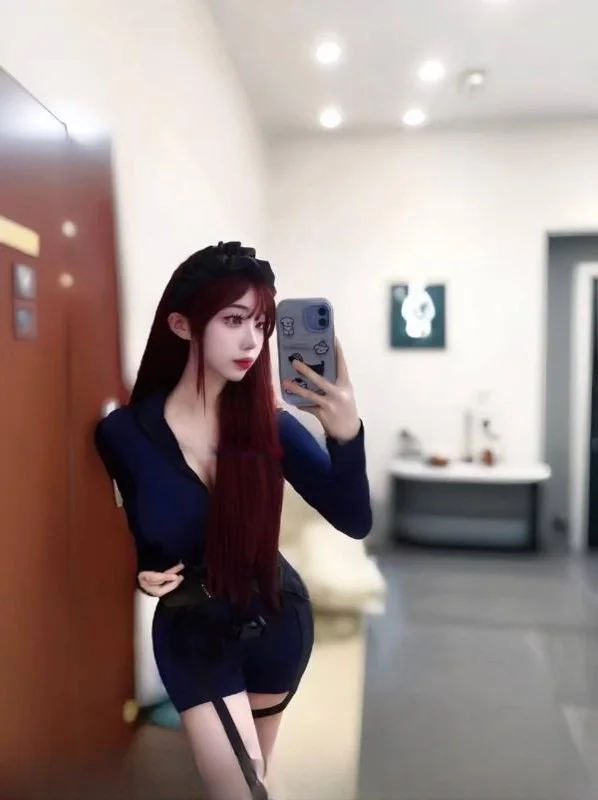 湖里水多翘臀嫩妹