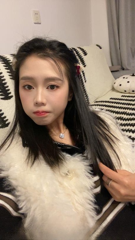 肤白清纯邻家颜值妹子 图 2