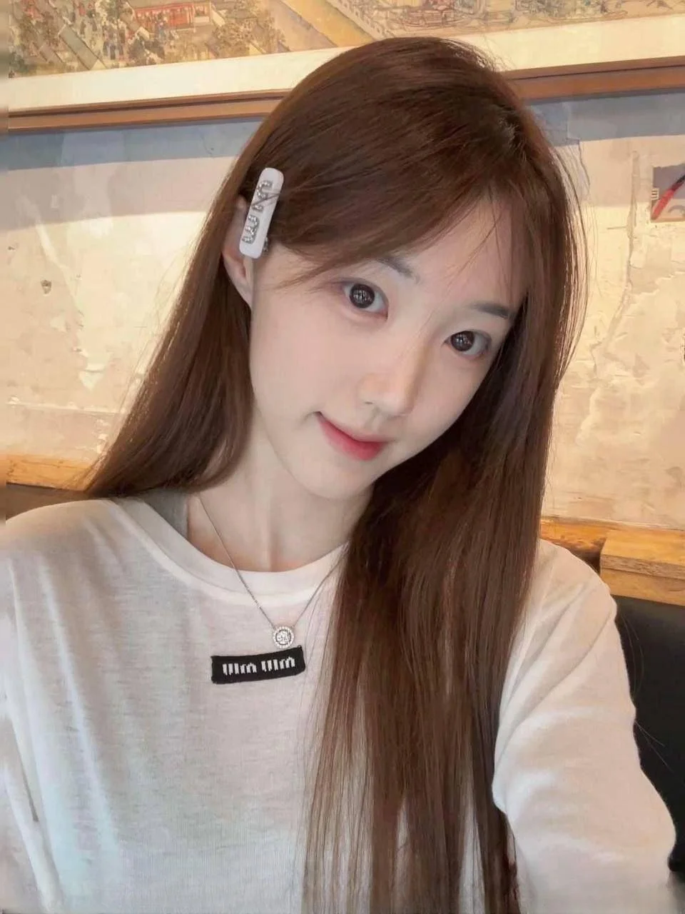 服务型轻熟美女