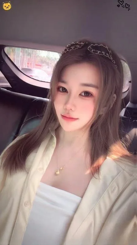 E杯可舌吻的依依 图 3