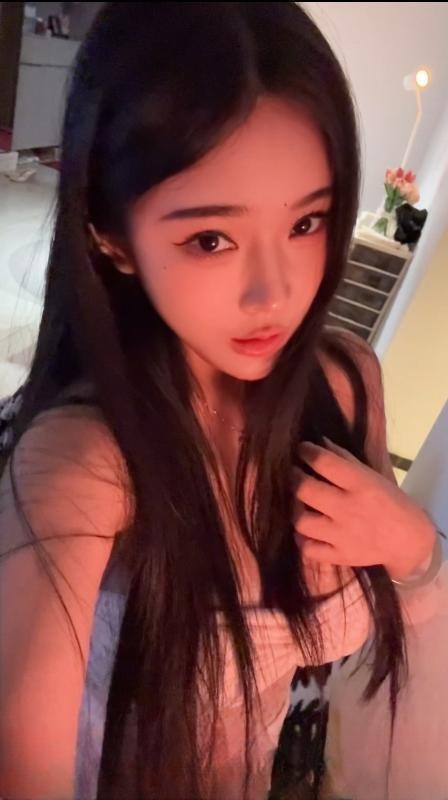 东站巨乳颜值小乔 图 2