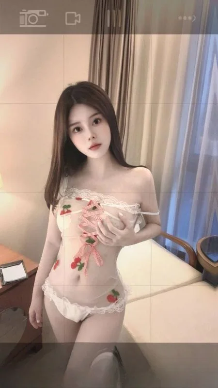 娇小玲珑肤白大胸妹子