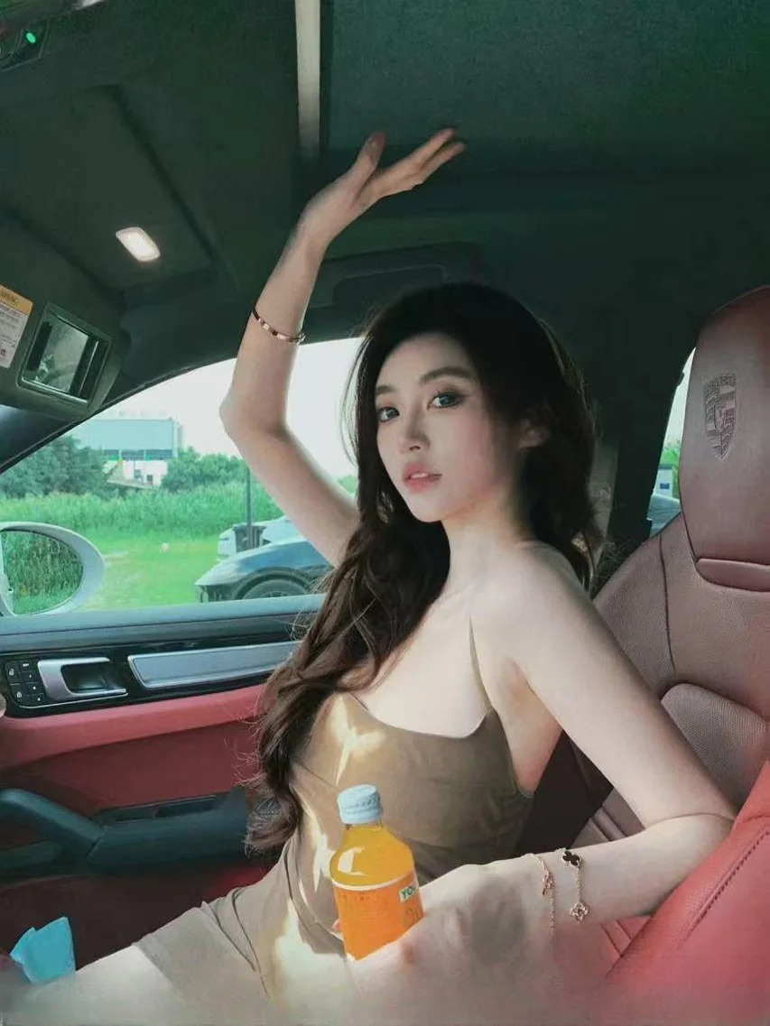 肤白貌美大奶御姐