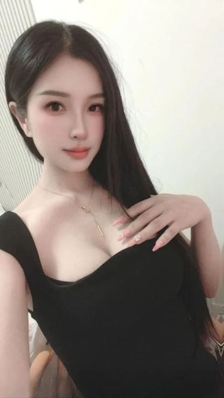 肤白美胸御姐婷儿 图 2