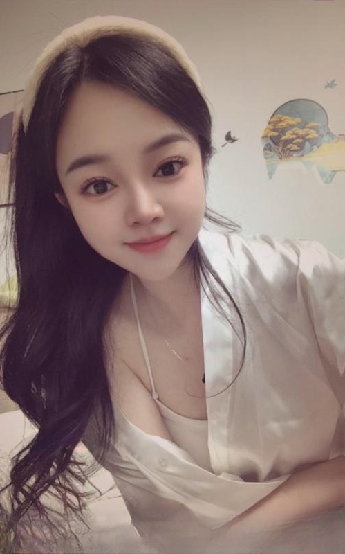 颜值美乳花花 图 2