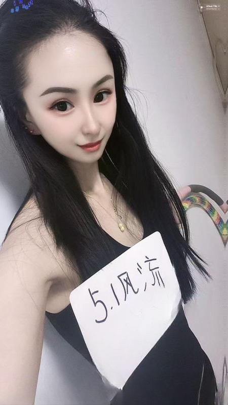 翘臀柳腰的小姐姐 图 4