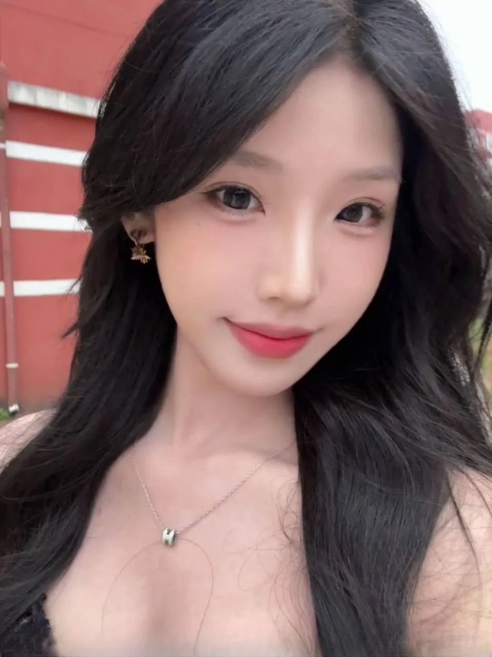 苗条紧逼大奶小骚妹 图 2
