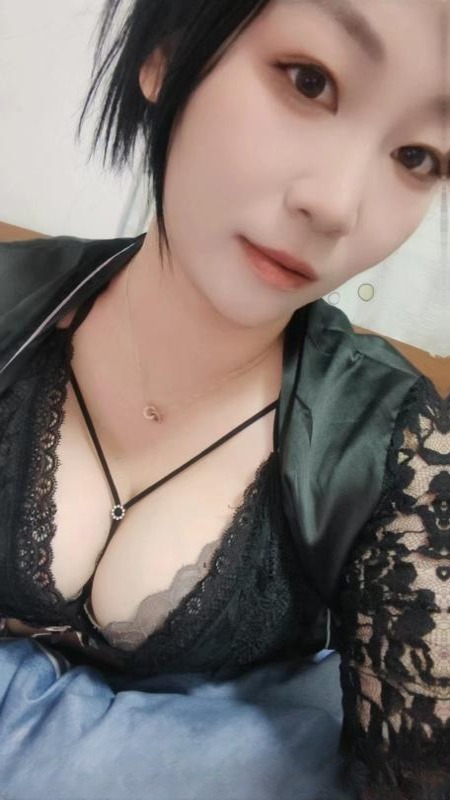 大奶露露