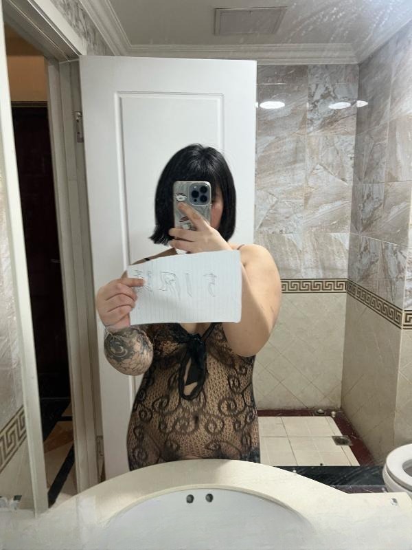 短发制服小妹 图 3