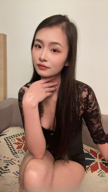 白云肤白乖巧大长腿 图 2