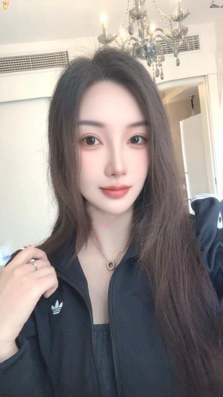 制服御姐Selina