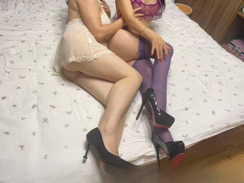 剧情双飞母女 图 3