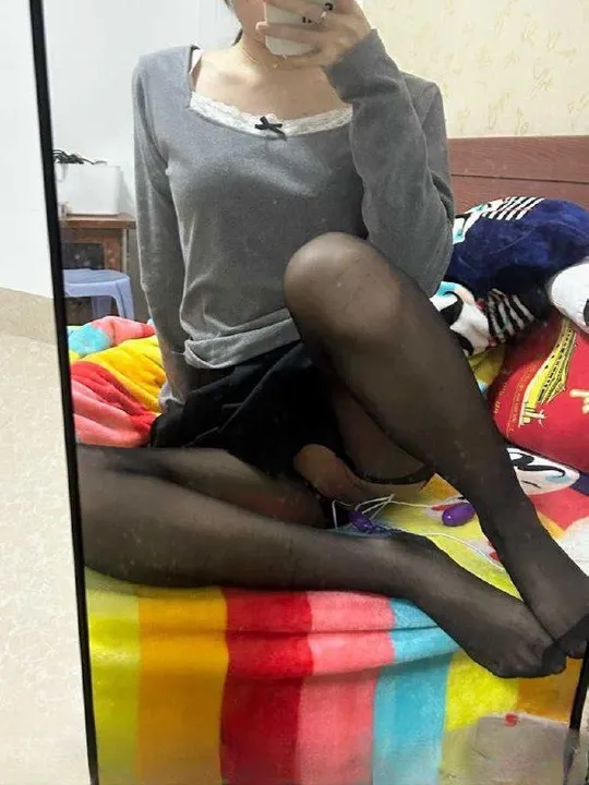 水多超嫩黑丝妹子