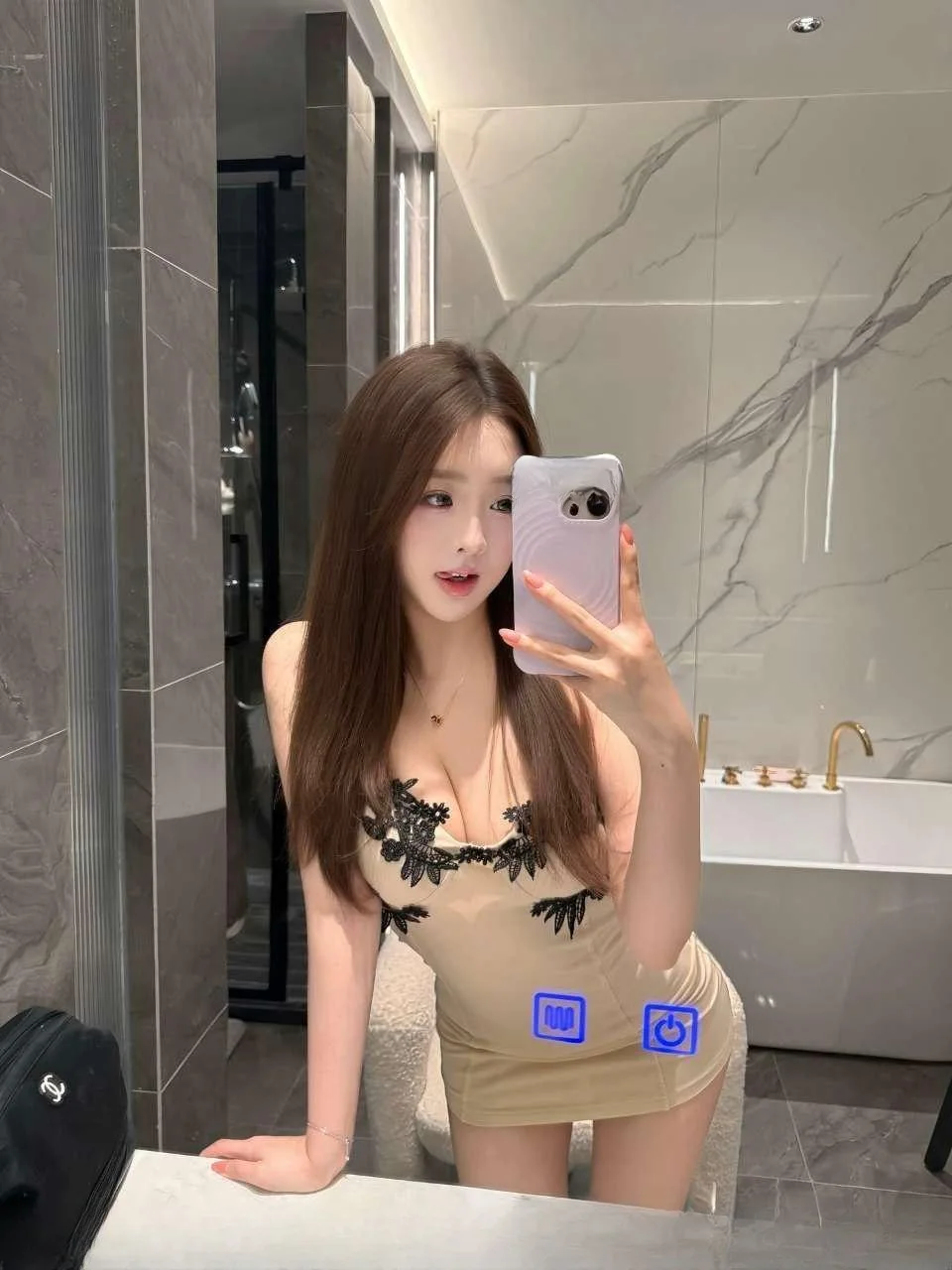 大奶制服水中潇 图 2