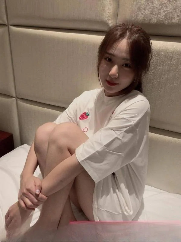 长腿细腰制服骚货 图 4