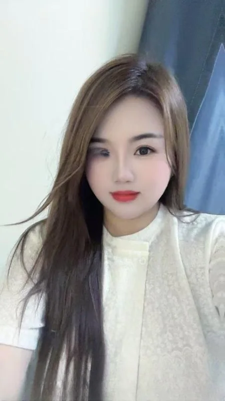 大奶蜜儿妹子 图 2