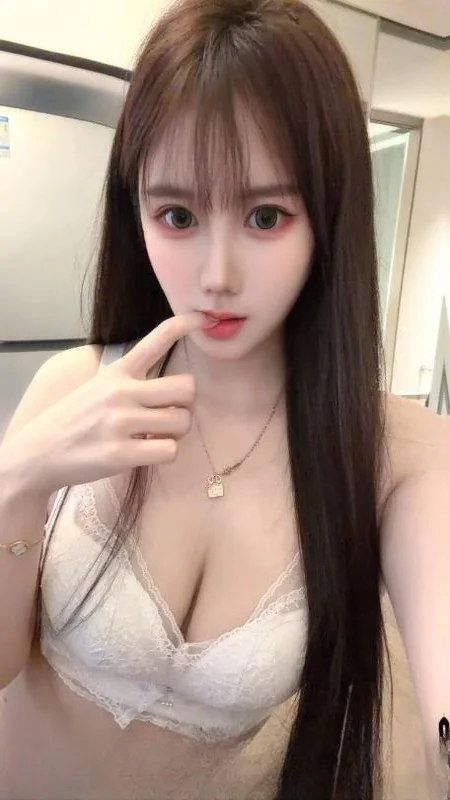 舌吻年轻美女小鱼 图 2