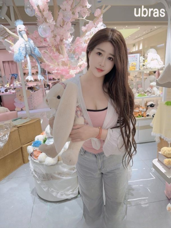 大胸丰臀少妇能深喉 图 3