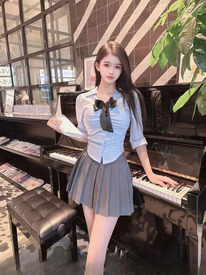 制服小萝莉粉嫩逼紧