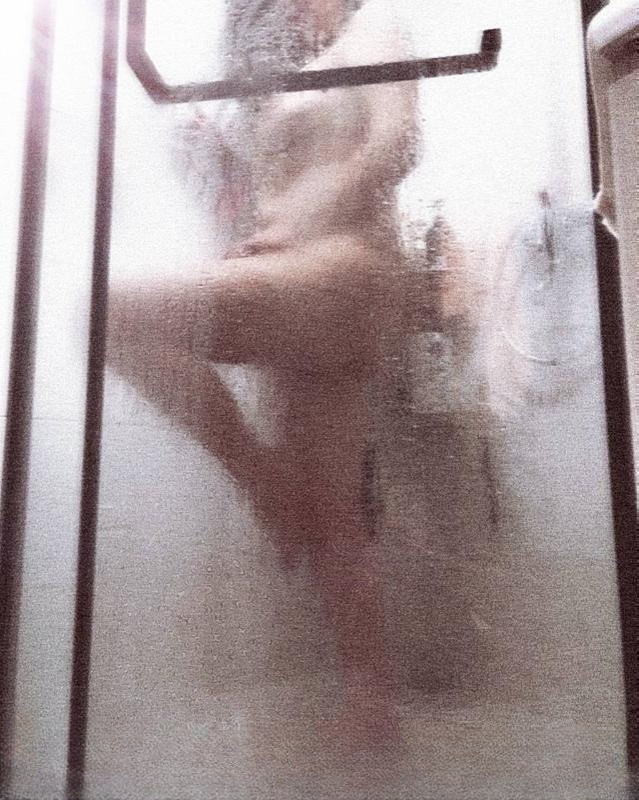 巨乳舔脚榨汁姐媚雪 图 3