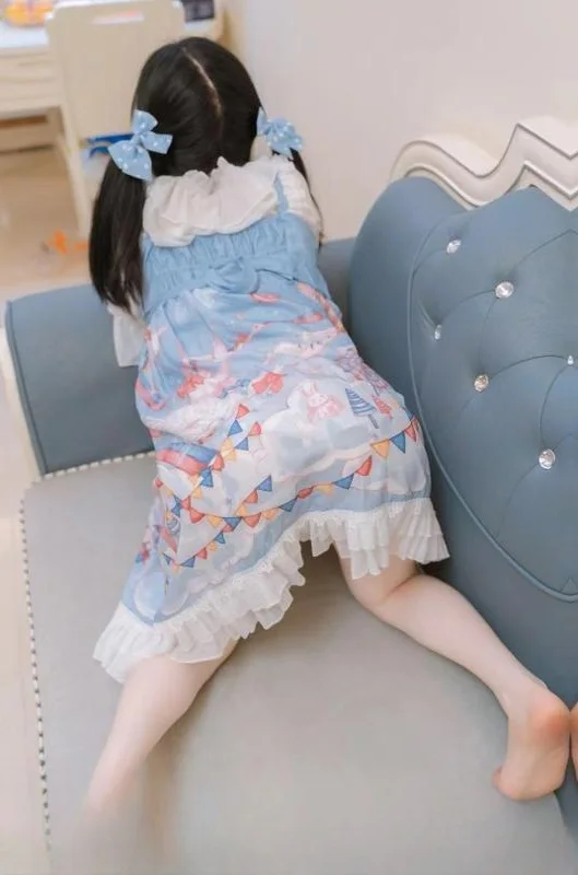 三点粉萝莉