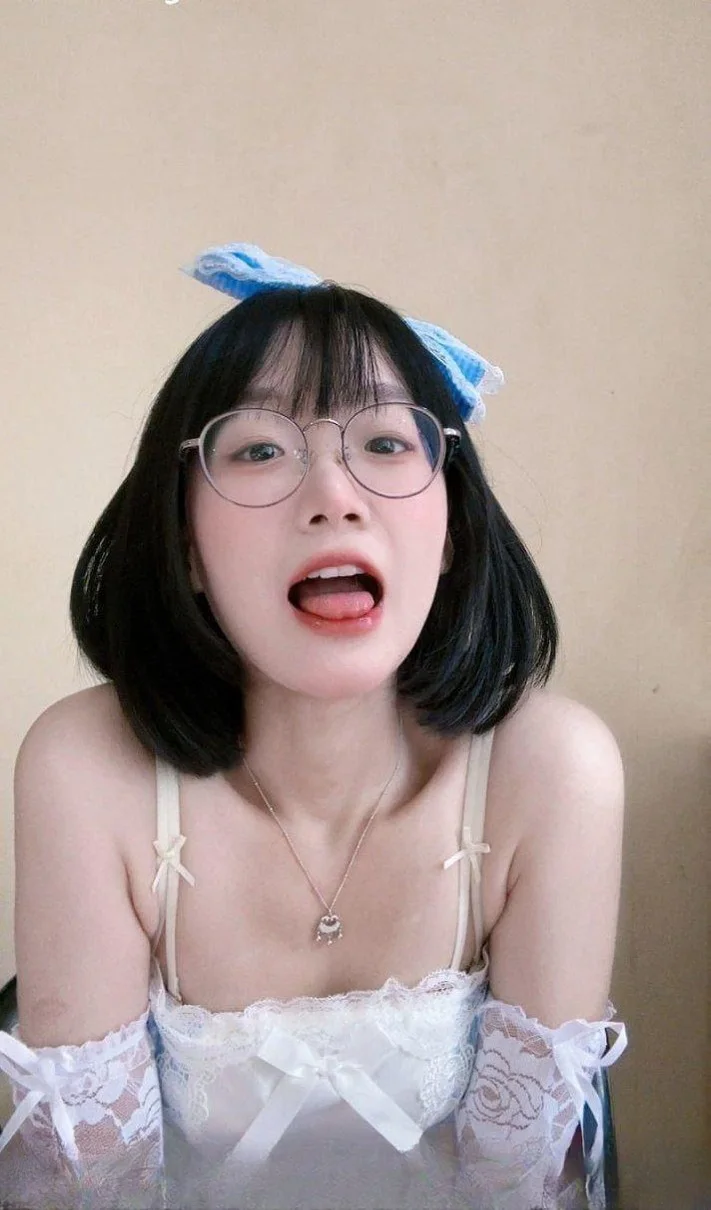 骚话不断眼镜妹