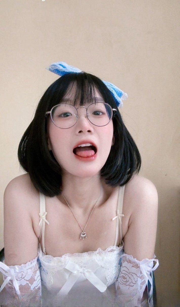 骚话不断眼镜妹