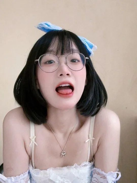 骚话不断眼镜妹