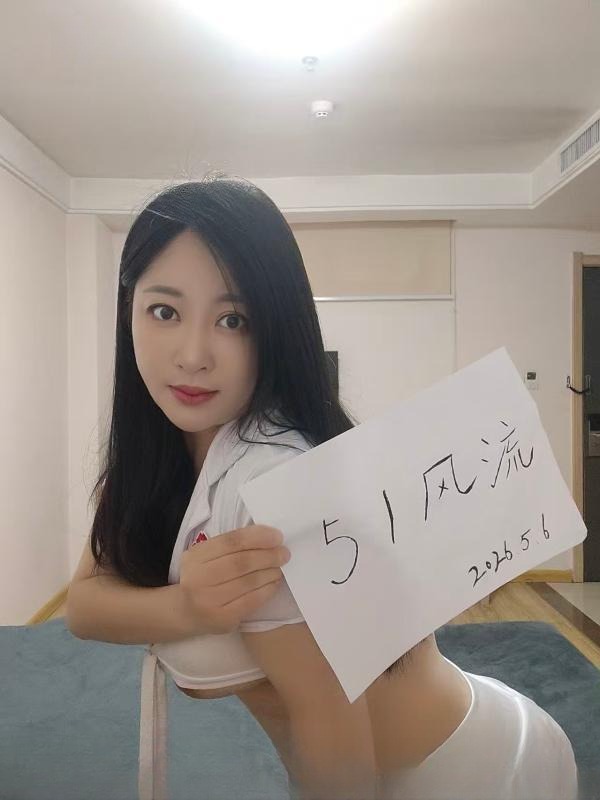 制服温柔少妇 图 3
