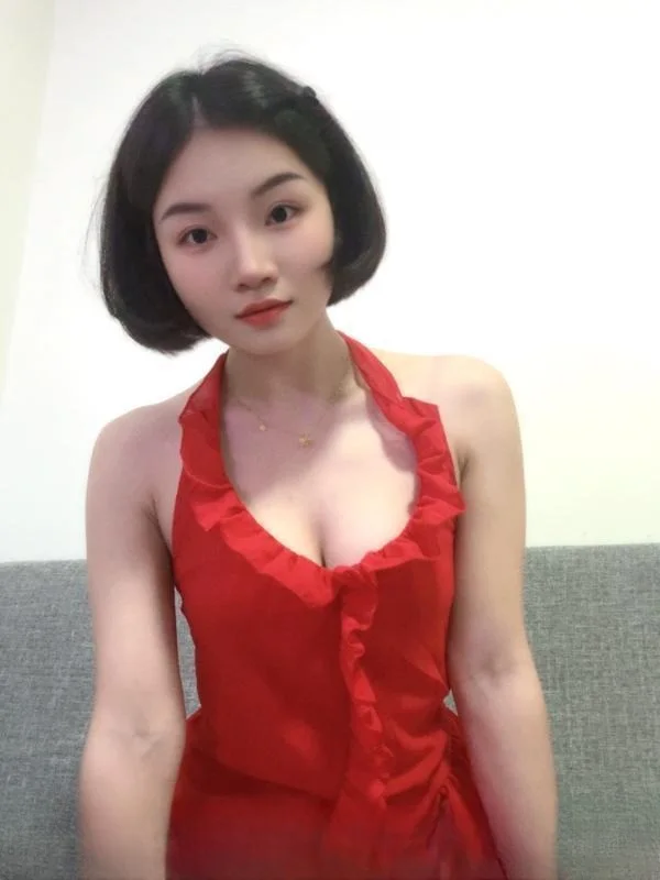 腰细屁股大兼职小姐姐 图 3
