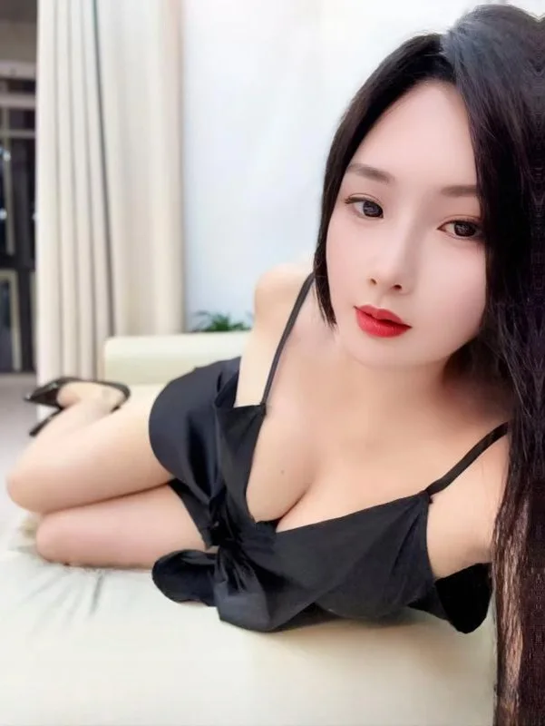 吴中性感翘臀御姐
