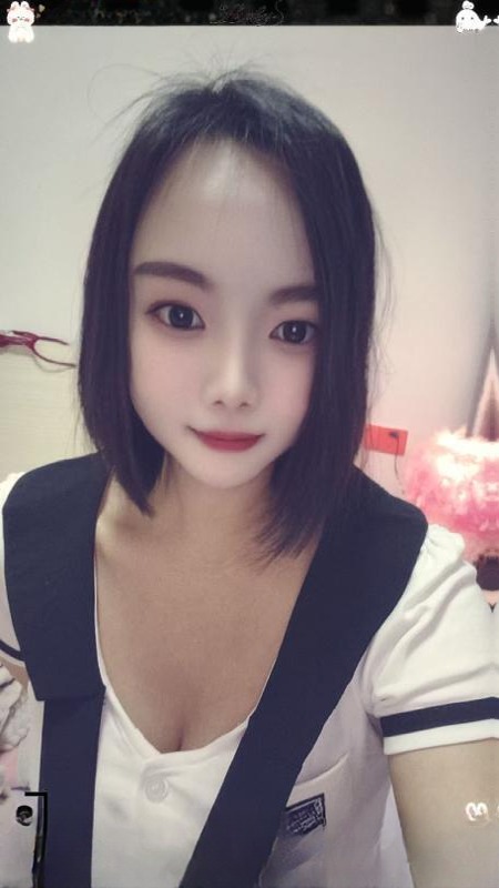 返食短发木瓜奶少妇