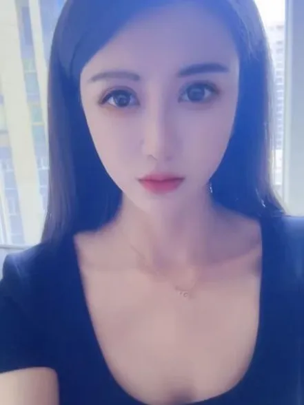 小御姐安初夏回来了