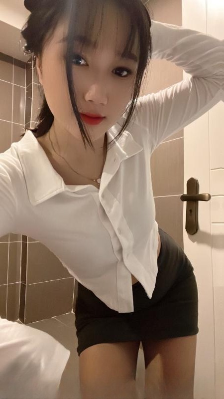丰乳翘臀嫩妹子