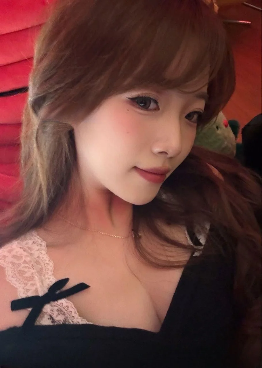 自营大胸三通小少妇