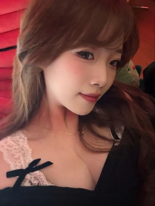 自营大胸三通小少妇