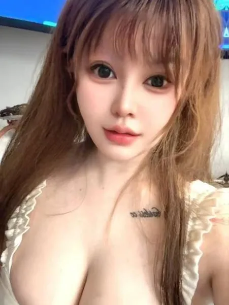 大奶潮喷老师画画
