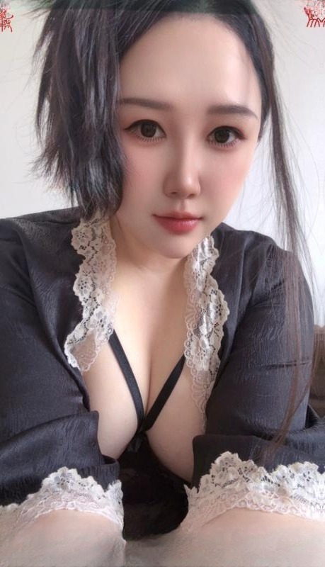 黑丝丰满小姐姐 图 3