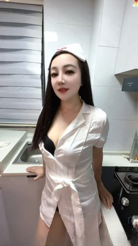 上城制服骚货饱饱