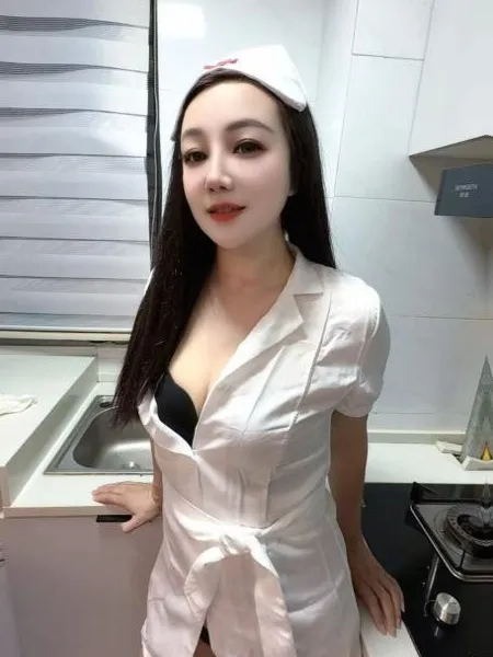上城制服骚货饱饱