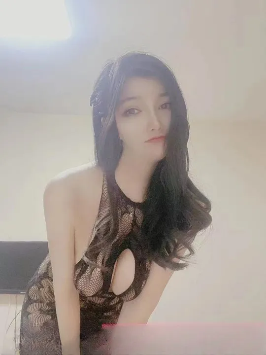 黑丝骚寡妇