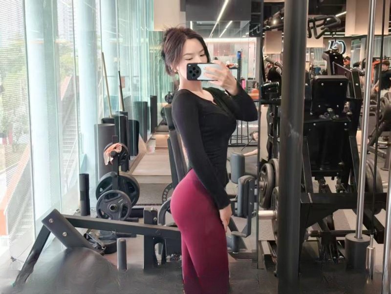 健身教练蜜桃臀马甲线 图 3