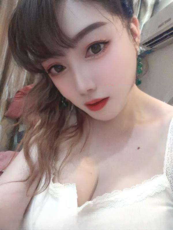 大奶欲女等待