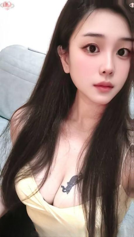 舌吻大胸露露 图 3