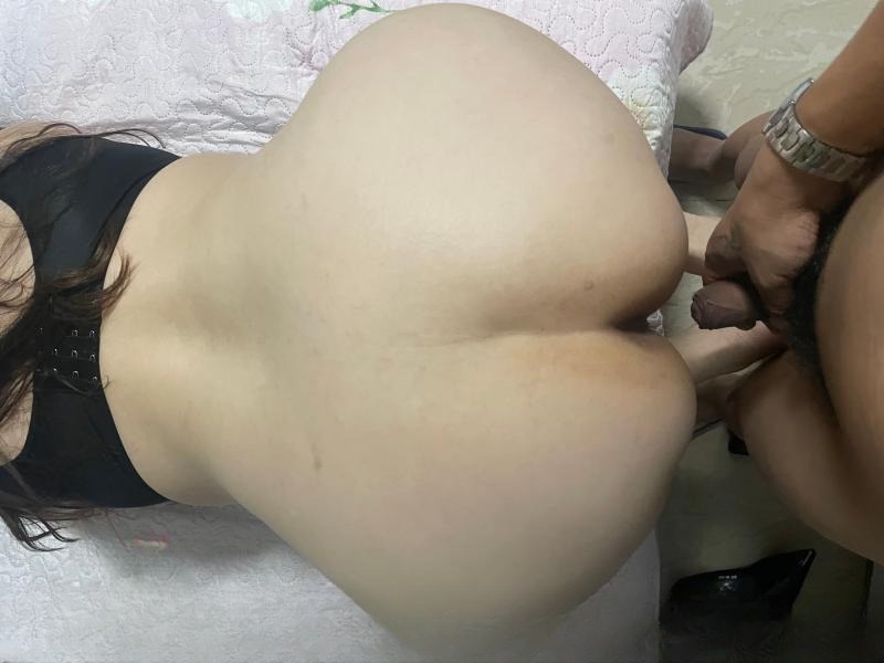 中出淫荡肥臀 图 2