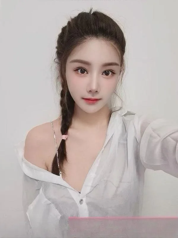 温柔甜美服务风骚妹子 图 2