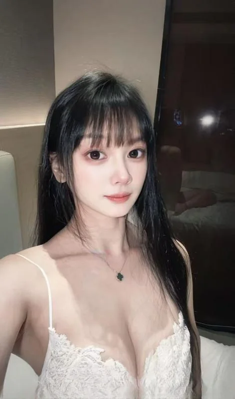 瑜伽舞蹈小姐姐
